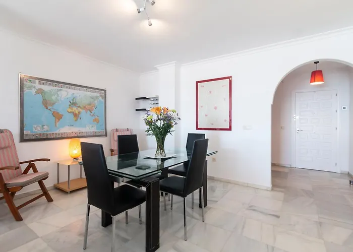 Superb Large On The マルベーリャ