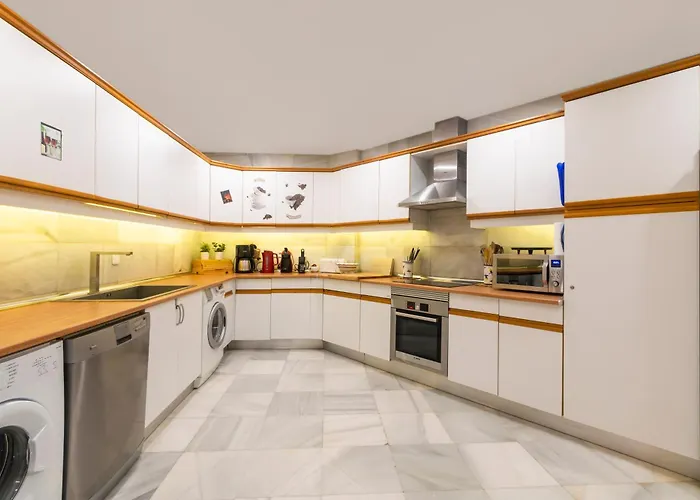 Superb Large On The アパート *